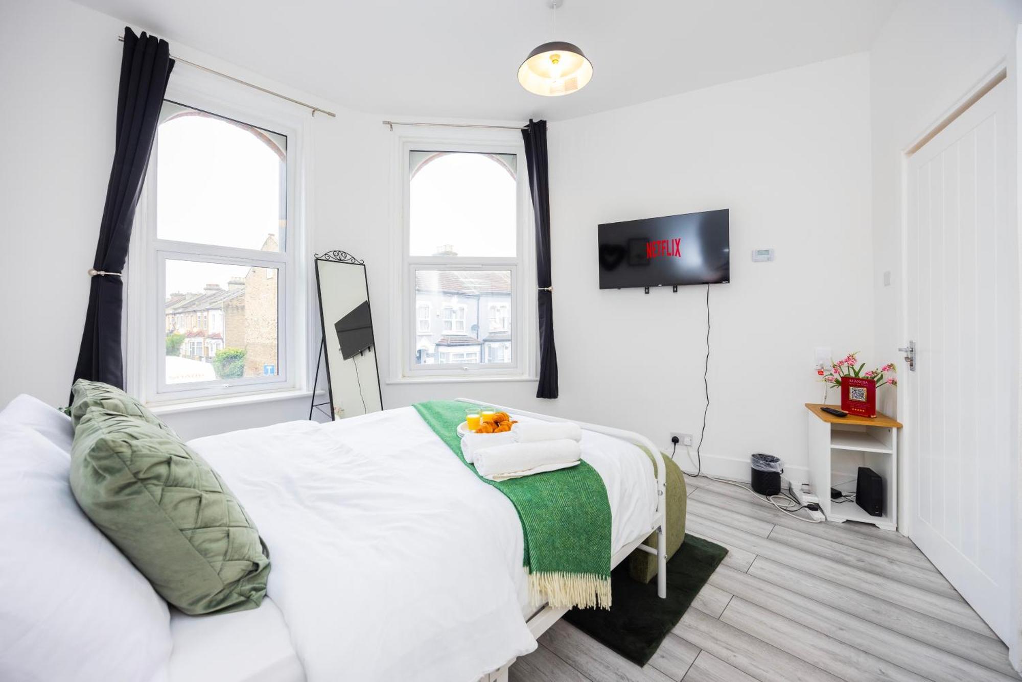 Quick Access To City, Self Check-in! * London