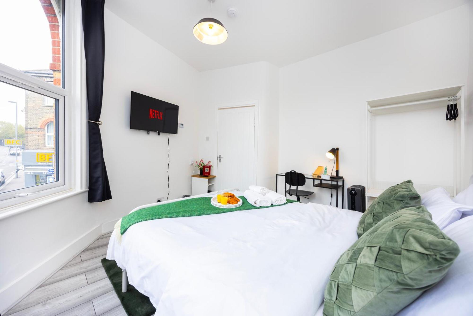 Quick Access To City, Self Check-in! London
