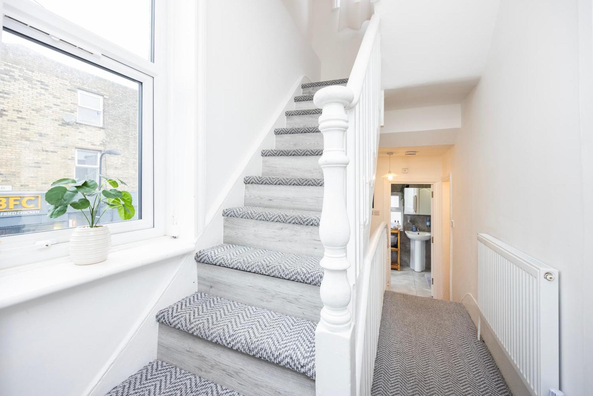 Apartment Quick Access To City, Self Check-in! London